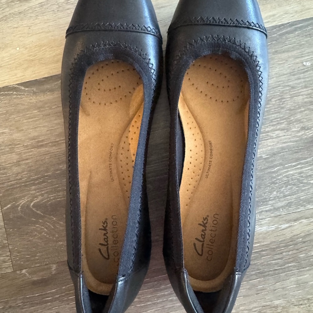 Clarks Women's Black Leather Flats size 11